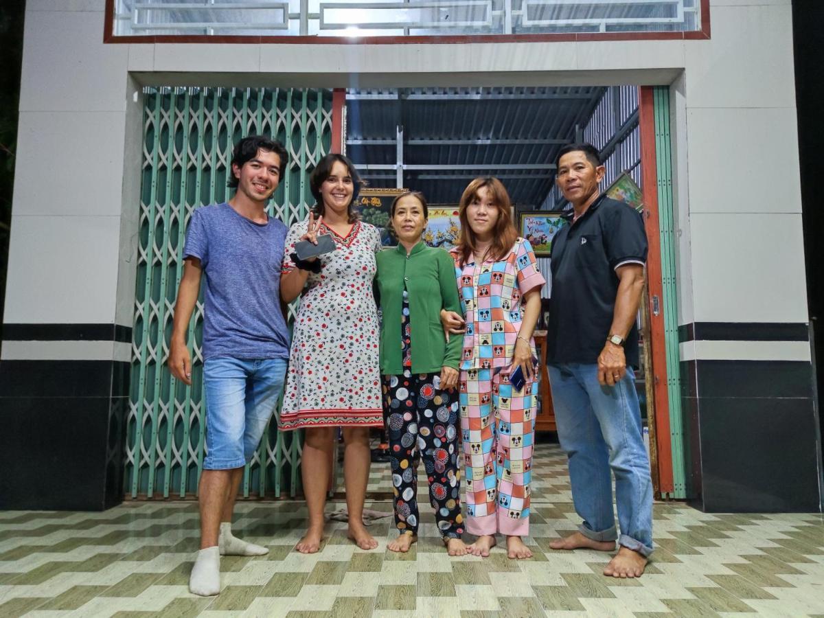 Bà Ngoại Homestay Cà Mau Esterno foto